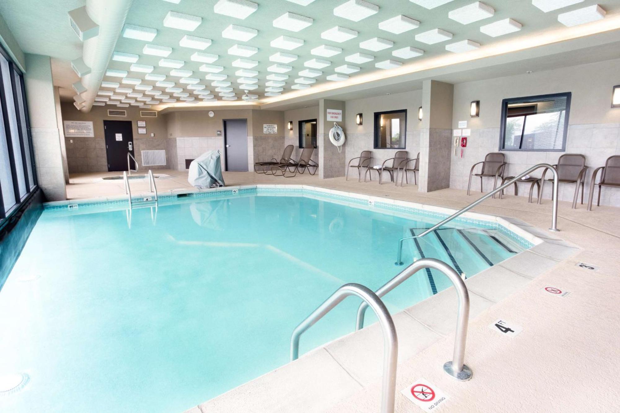 Drury Inn & Suites Kansas City Airport Eksteriør billede