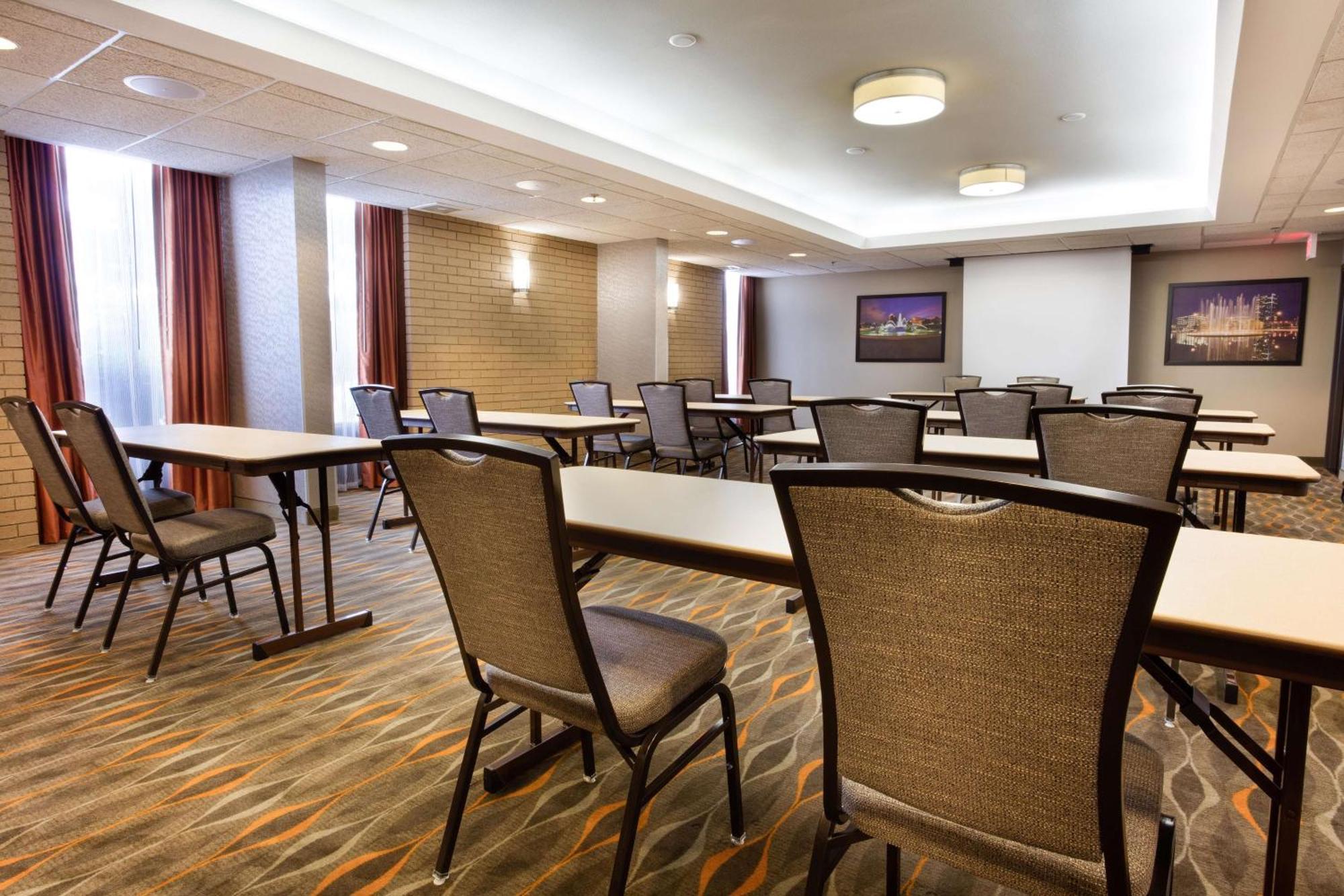 Drury Inn & Suites Kansas City Airport Eksteriør billede